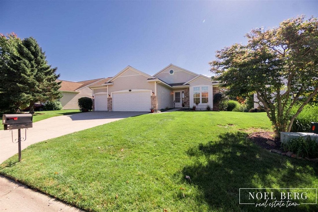 House in Norton Shores, Michigan, United States 5 - 18996222
