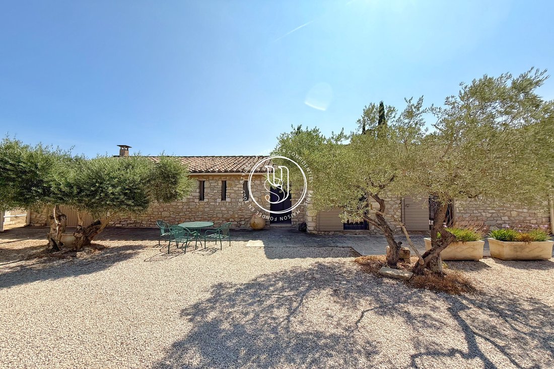 Villa in Saint-Rémy-de-Provence, Provence-Alpes-Côte d'Azur, France 1 - 18993826