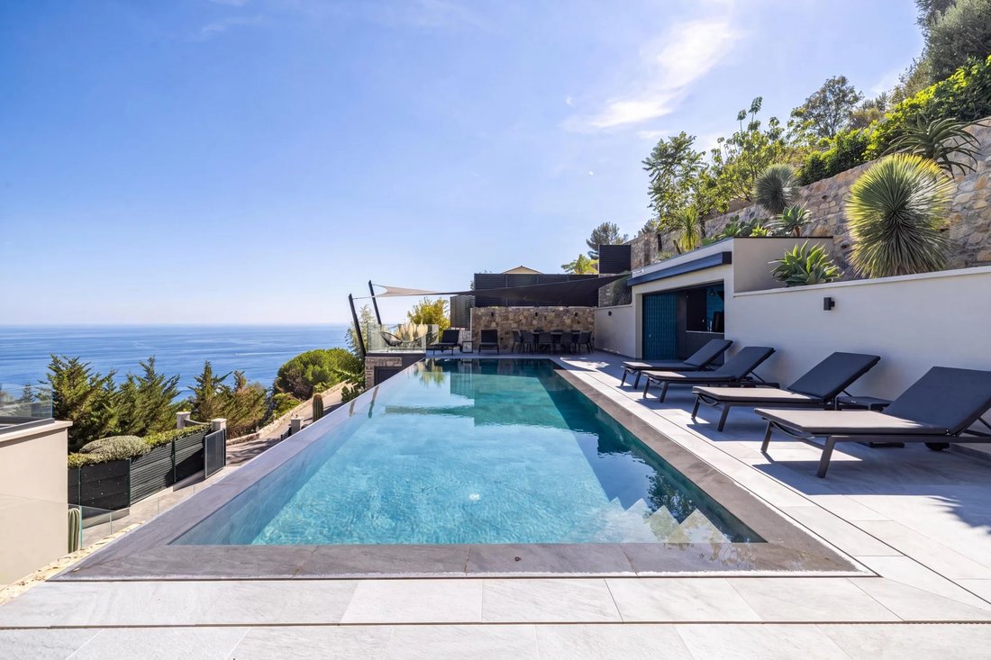 Villa in Èze, Provence-Alpes-Côte d'Azur, France 4 - 18993709