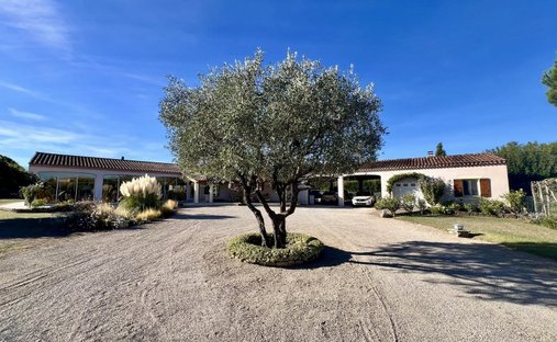Villa in Mazan, Provence-Alpes-Côte d'Azur, France 1