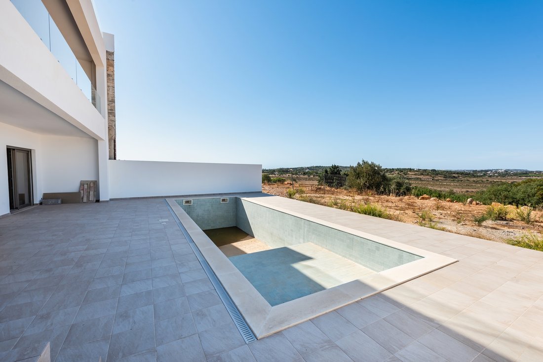 Villa in Mexilhoeira Grande, Algarve, Portugal 4 - 18996497