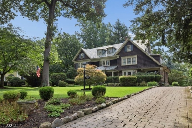 House in Essex Fells, New Jersey, United States 1 - 18993422
