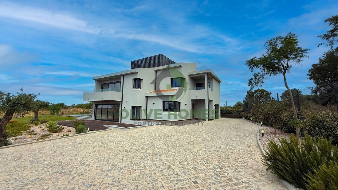 Villa in Quarteira, Algarve, Portugal 1 - 15599944