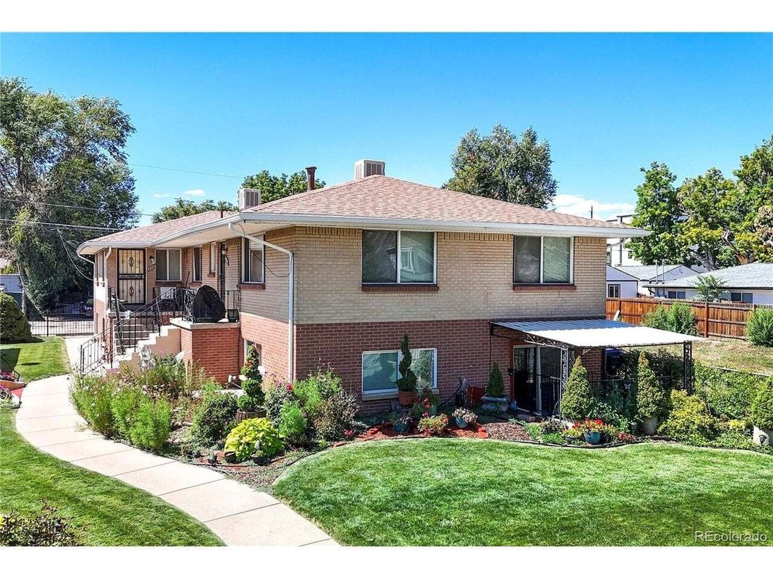 Denver, Colorado, United States 2 - 18992890