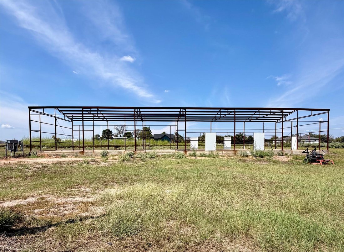 House in McDade, Texas, United States 4 - 18995665