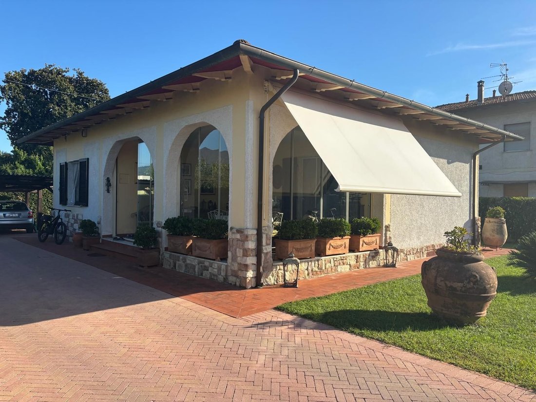 Villa in Centro, Massa, Italy 2 - 18995388