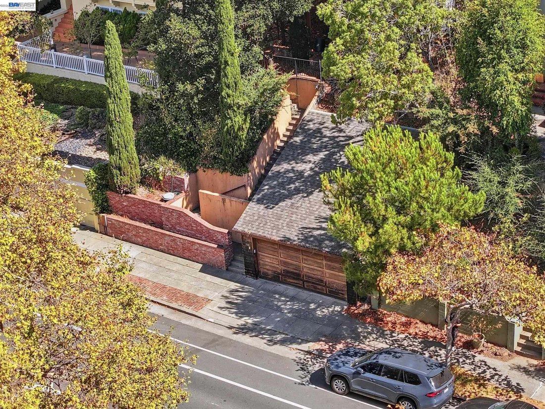 House in Oakland, California, United States 3 - 18998423