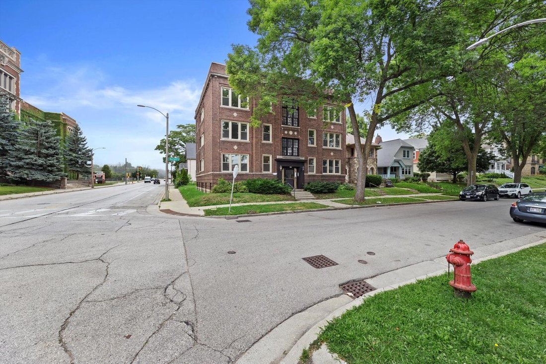 Milwaukee, Wisconsin, United States 2 - 18998243