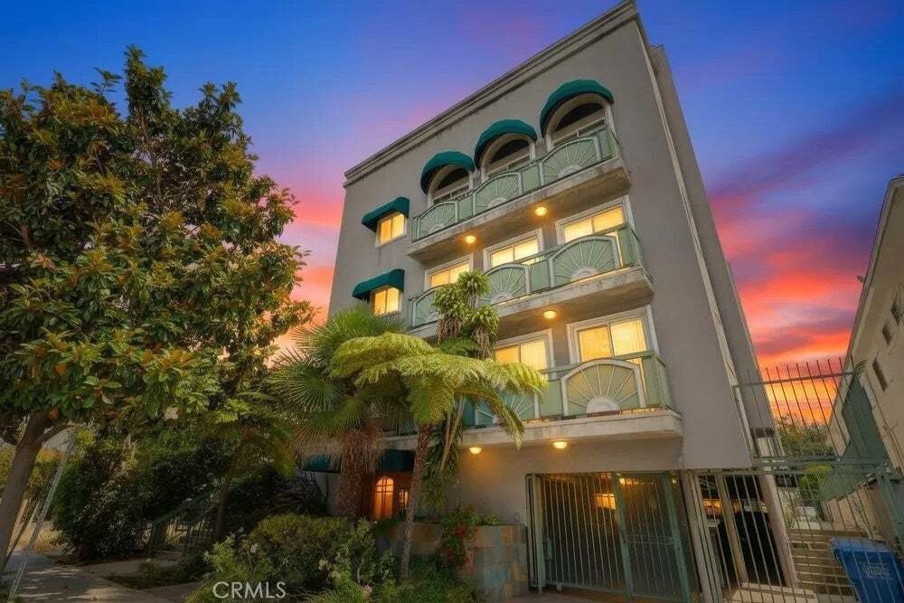 Condo in Los Angeles, California, United States 1 - 18219488