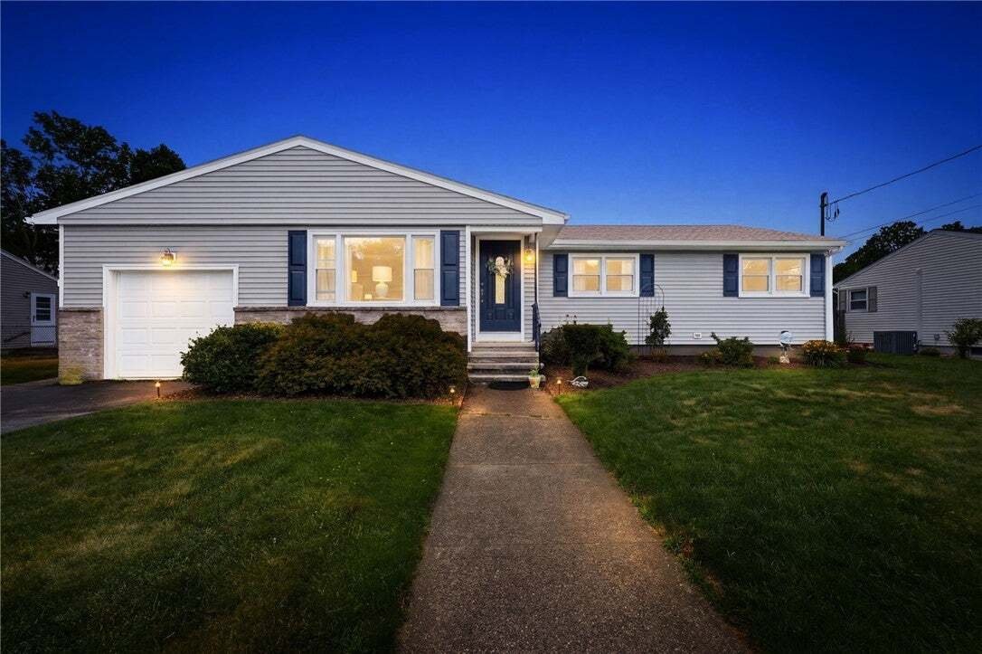 House in Johnston, Rhode Island, United States 1 - 18998218