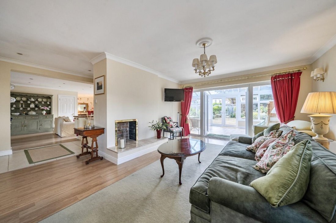 Bungalow in Datchet, England 2 - 18998365