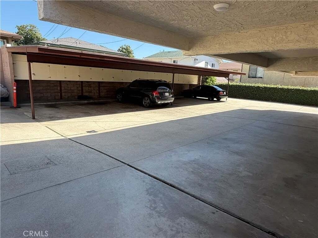 Alhambra, California, United States 5 - 18998376