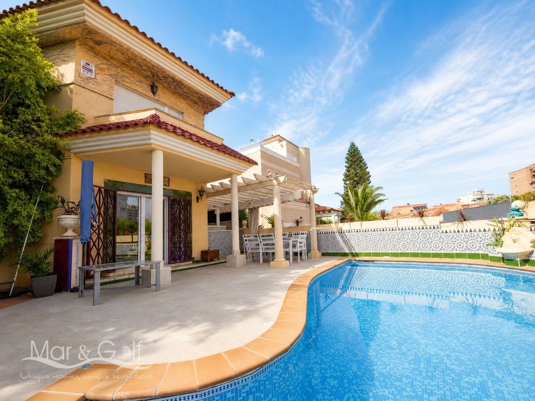 Chalet in Alicante, Valencian Community, Spain 1 - 18998166