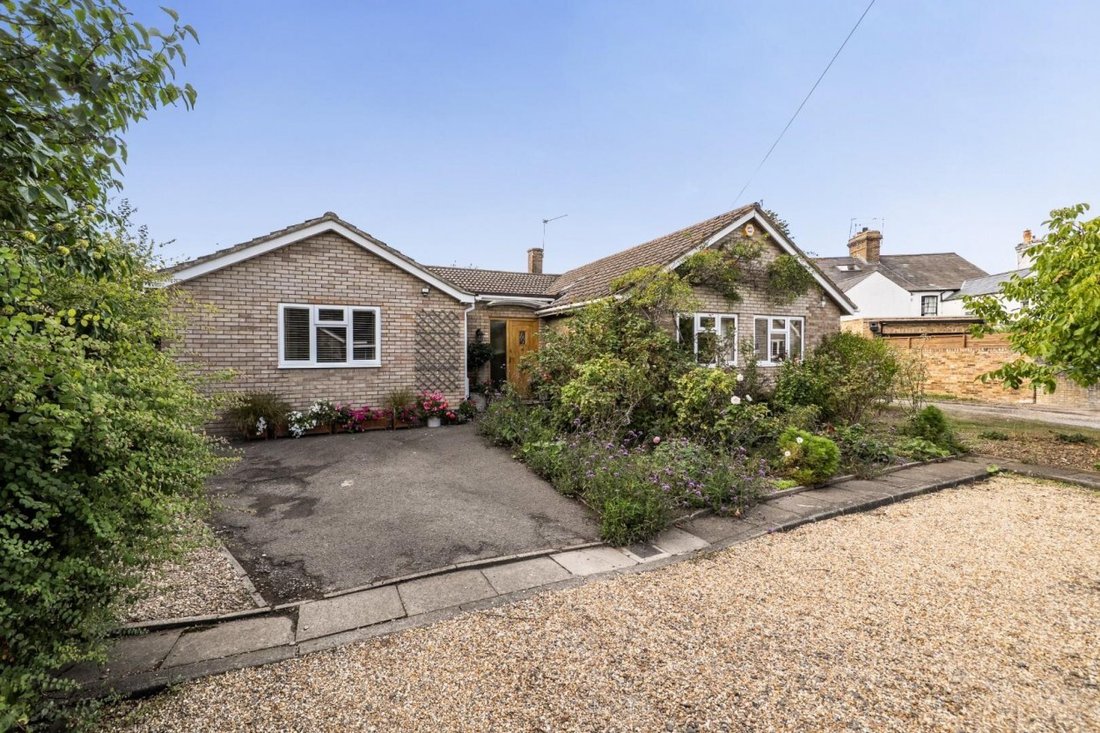 Bungalow in Datchet, England 1 - 18998365