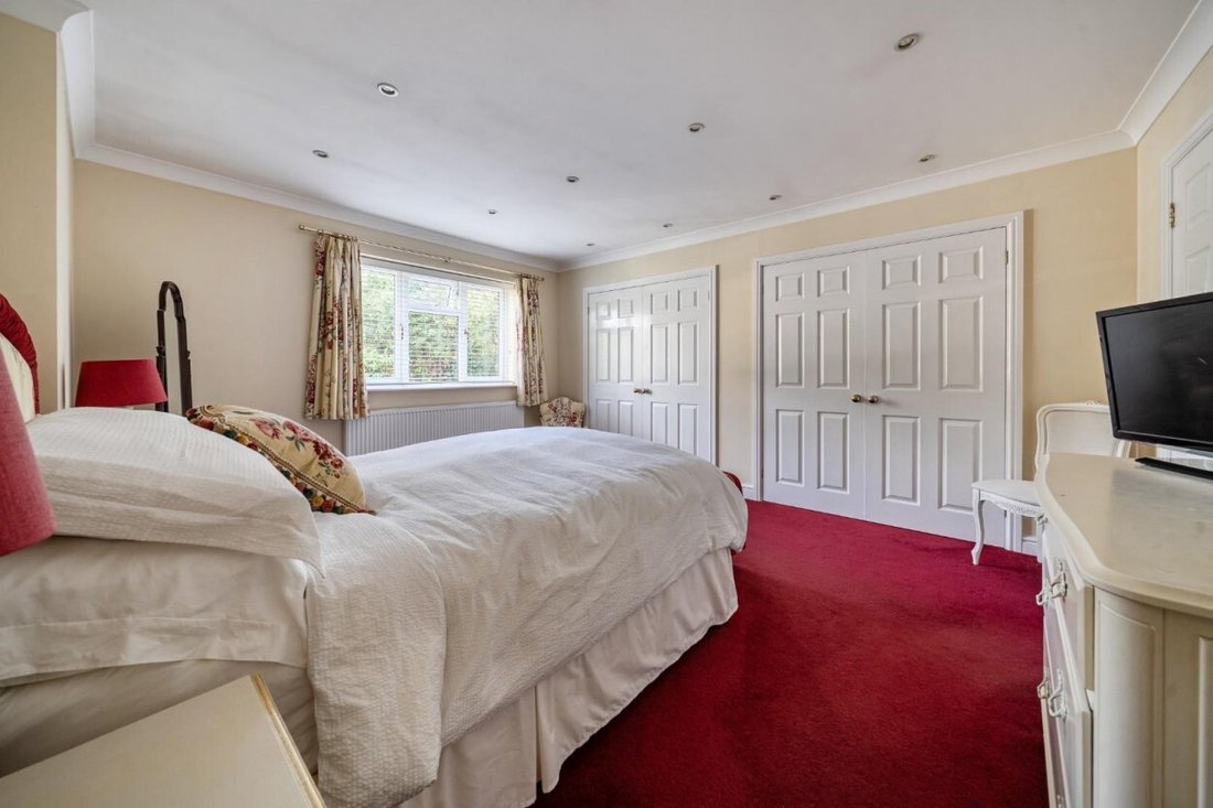 Bungalow in Datchet, England 5 - 18998365