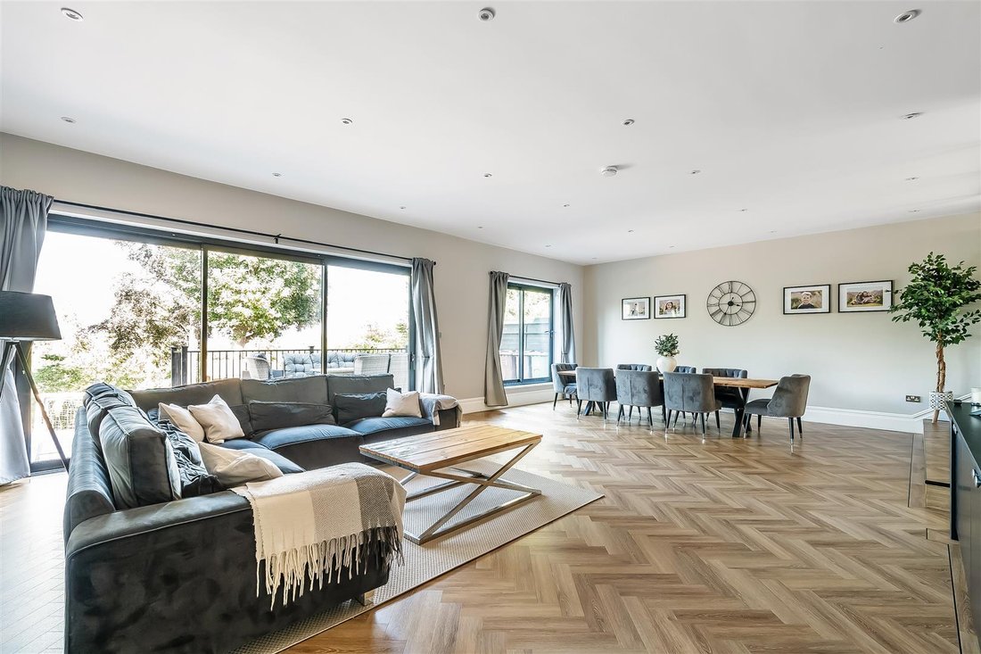 Haus in London Borough of Sutton, England 4 - 18564786