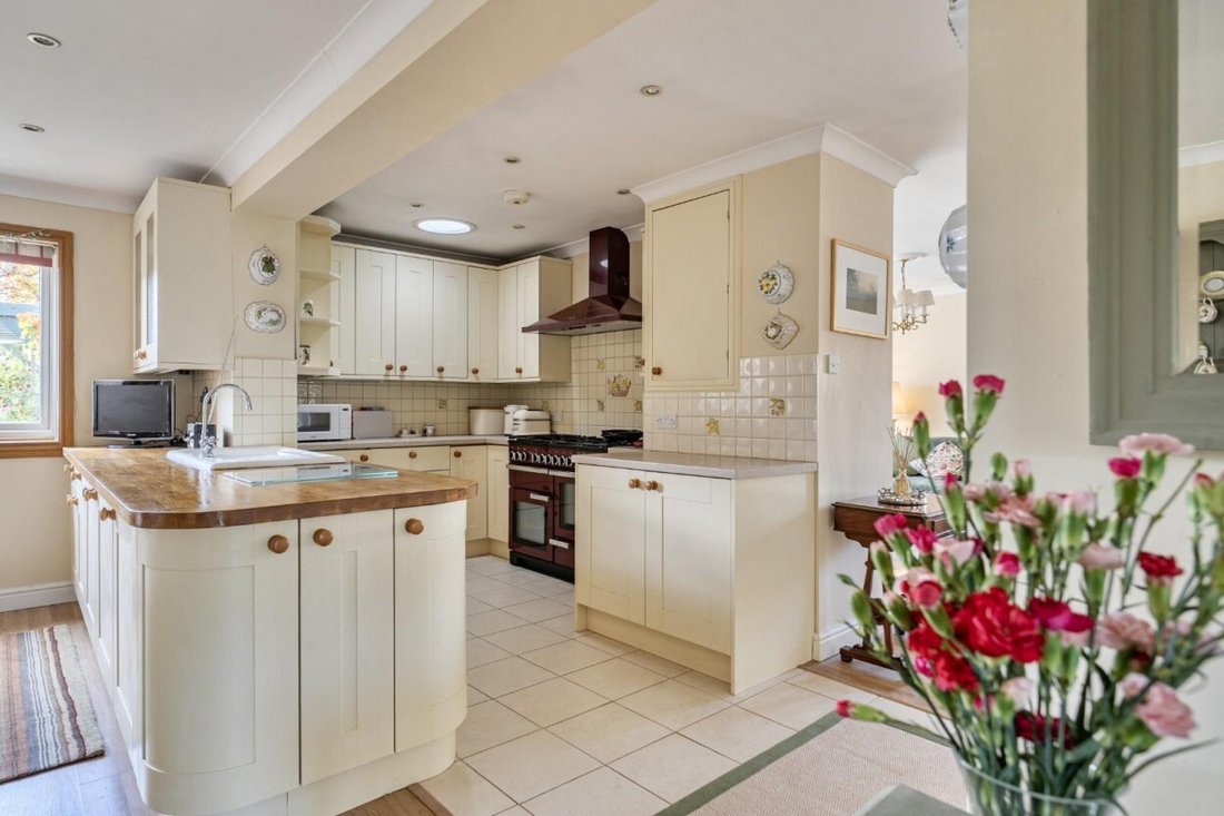 Bungalow in Datchet, England 4 - 18998365