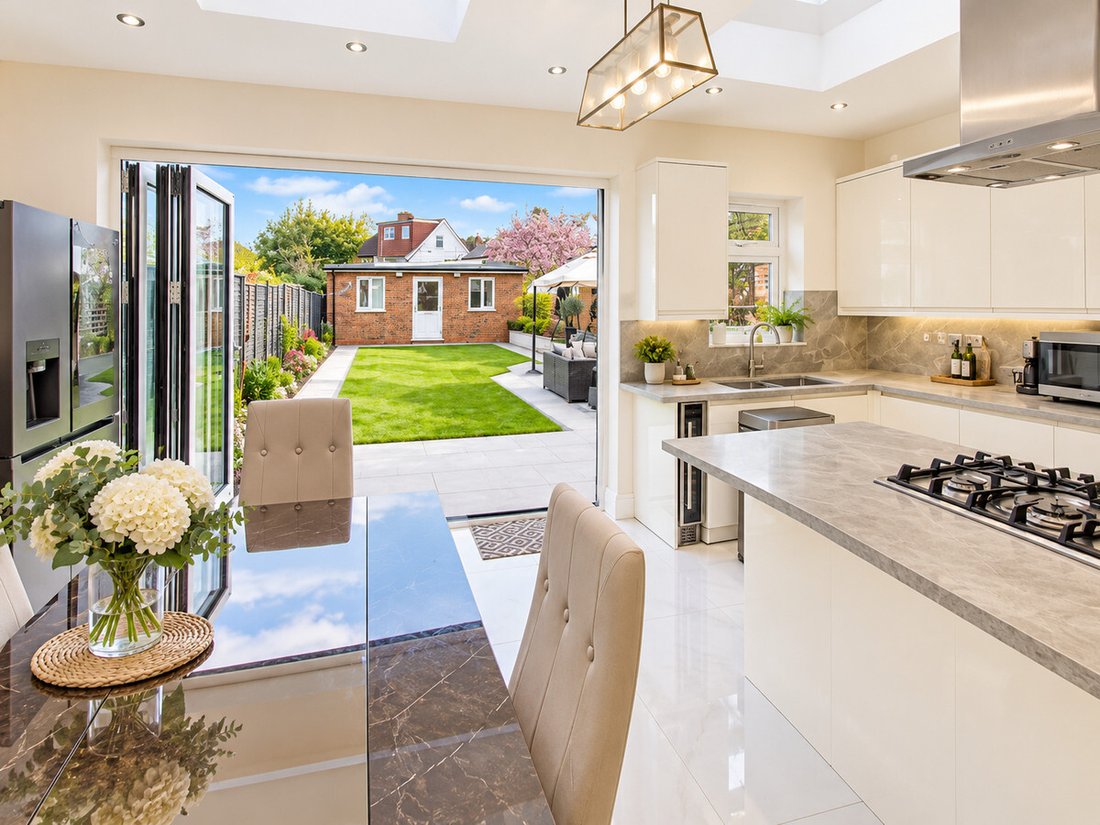 House in Hounslow, England 4 - 13957119