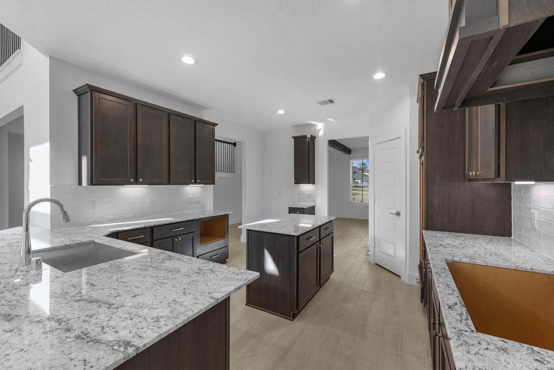 House in Conroe, Texas, United States 3 - 18998689
