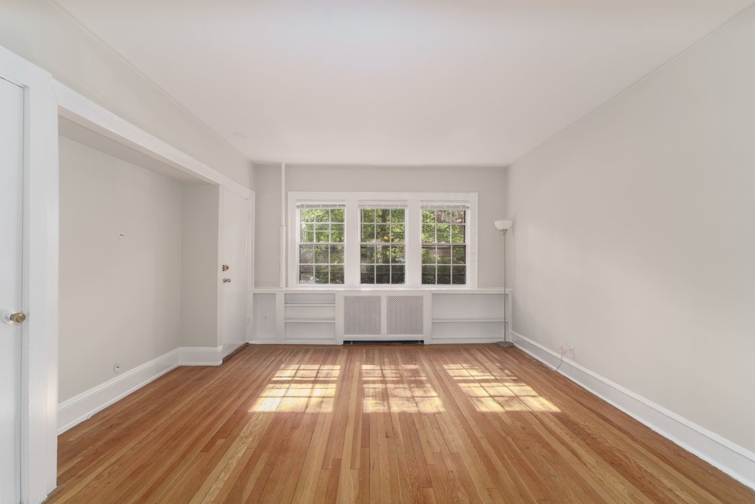 House in New York, New York, United States 4 - 18998779