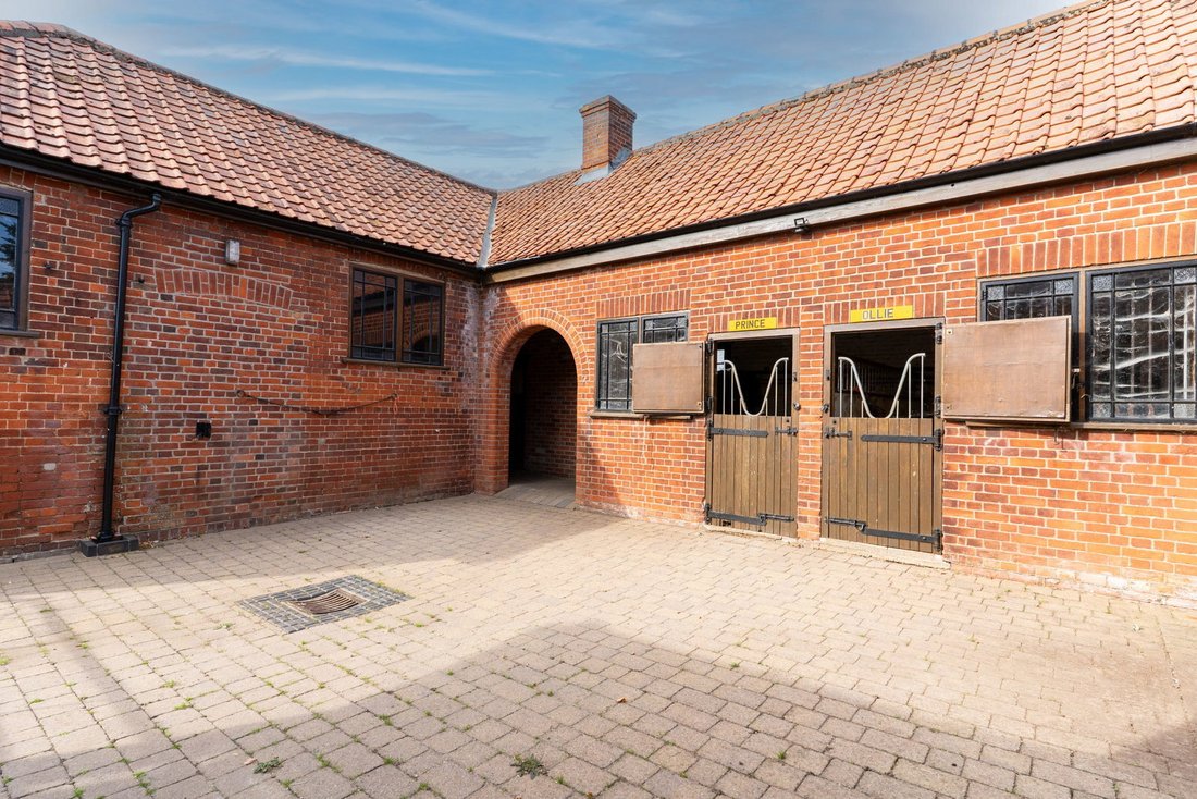 House in Roxwell, England 2 - 18998798