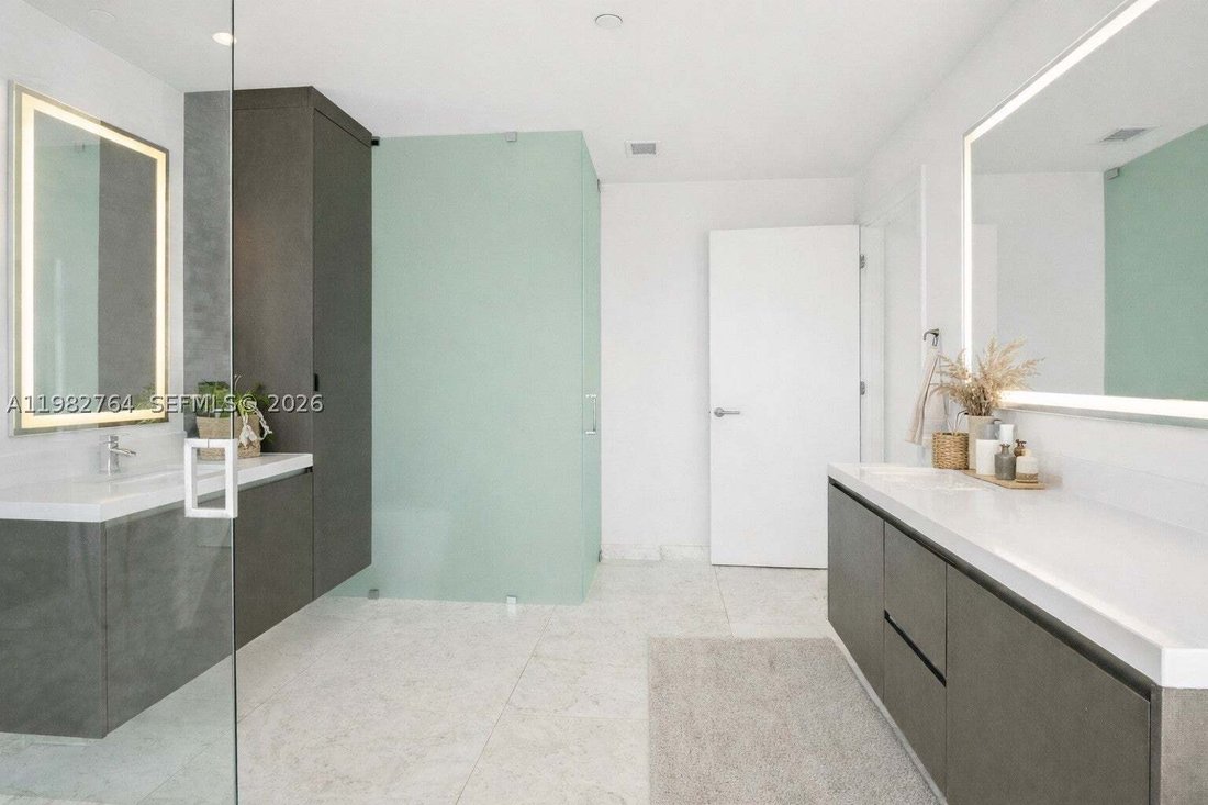 Condo in Miami, Florida, United States 5 - 17415880