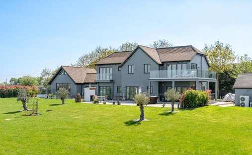 House in Beauchamp Roding, Abridge, England 1