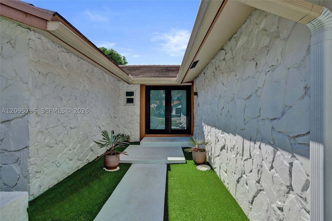 House in Hialeah, Florida, United States 3 - 18998598