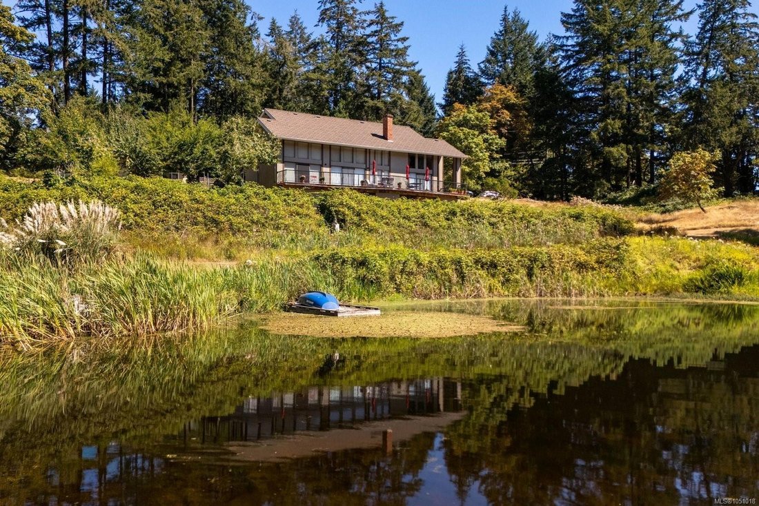 House in Saanich, British Columbia, Canada 1 - 18998938