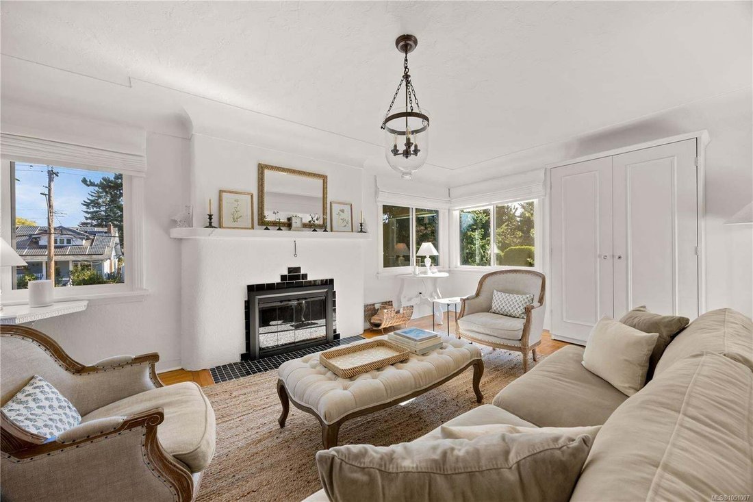 House in Saanich, British Columbia, Canada 3 - 18998925