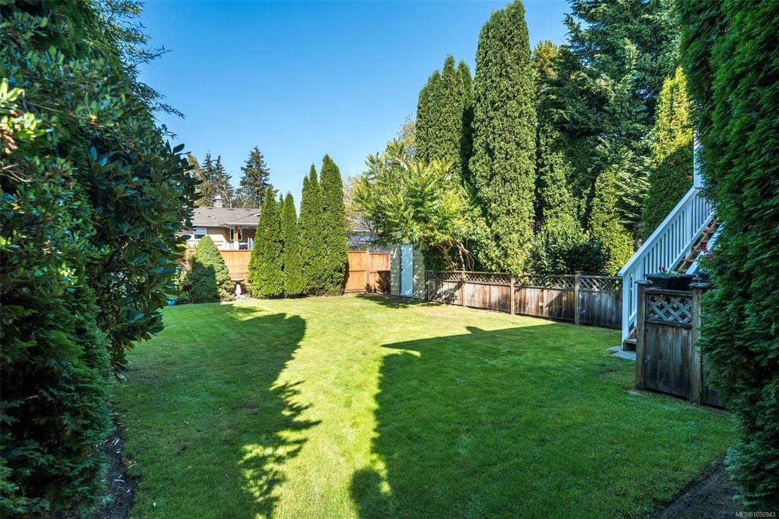 House in Sidney, British Columbia, Canada 2 - 18998933