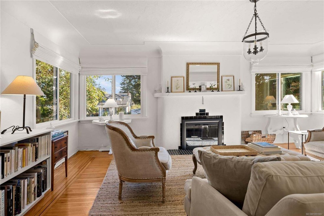 House in Saanich, British Columbia, Canada 4 - 18998925