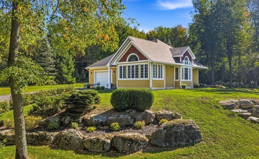 House in Lac-Brome, Quebec, Canada 1