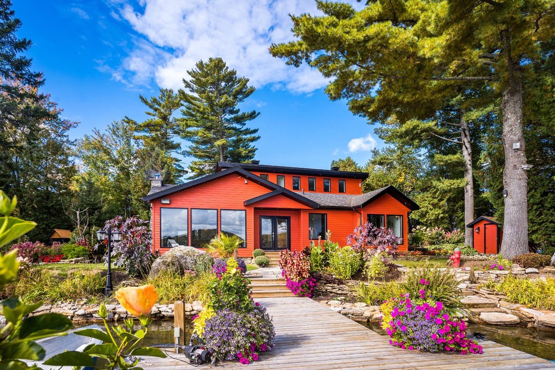 House in Saint-Hippolyte, Quebec, Canada 1 - 15856693