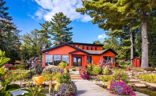 House in Saint-Hippolyte, Quebec, Canada 1