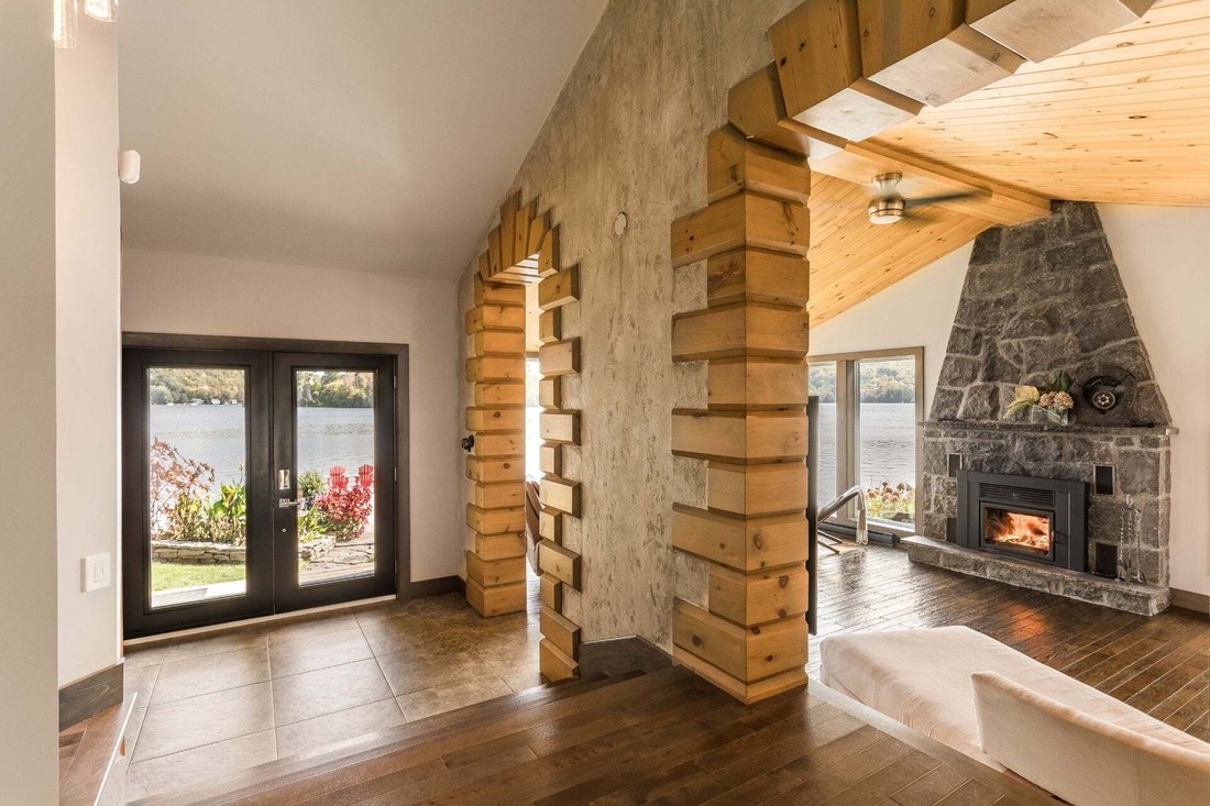 House in Saint-Hippolyte, Quebec, Canada 5 - 15856693