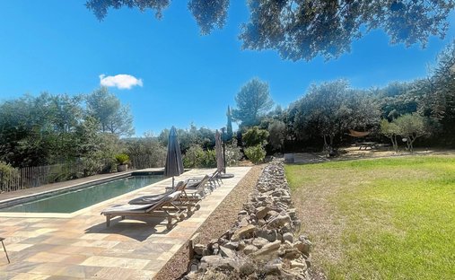 Maison à Correns, Provence-Alpes-Côte d'Azur, France 1