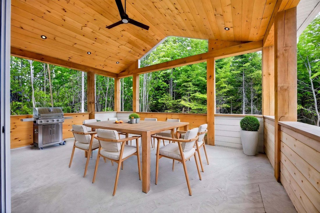 House in Sainte-Anne-des-Lacs, Quebec, Canada 4 - 18160463