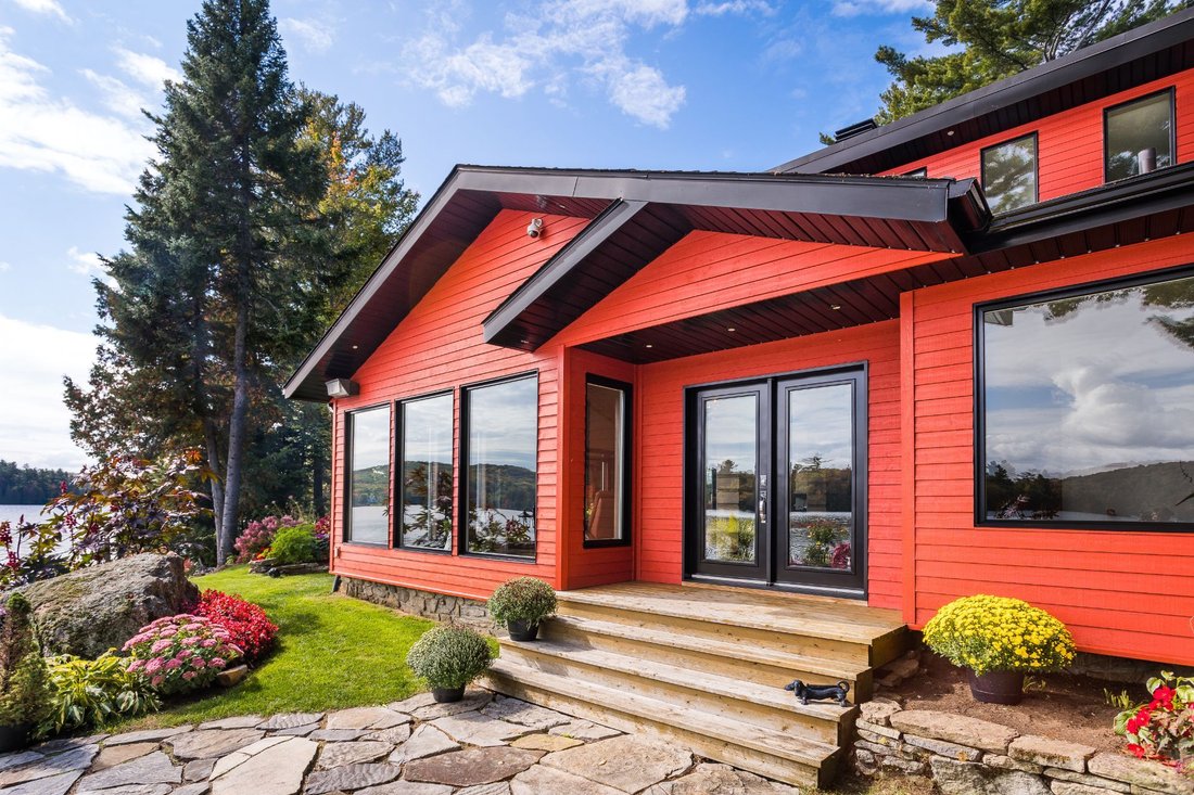 House in Saint-Hippolyte, Quebec, Canada 4 - 15856693