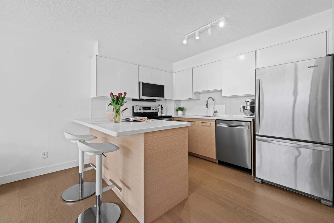Condo in Vancouver, British Columbia, Canada 2 - 18998928