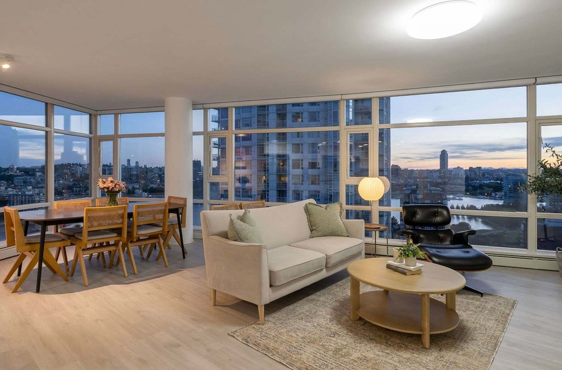 Condo in Vancouver, British Columbia, Canada 2 - 18998968