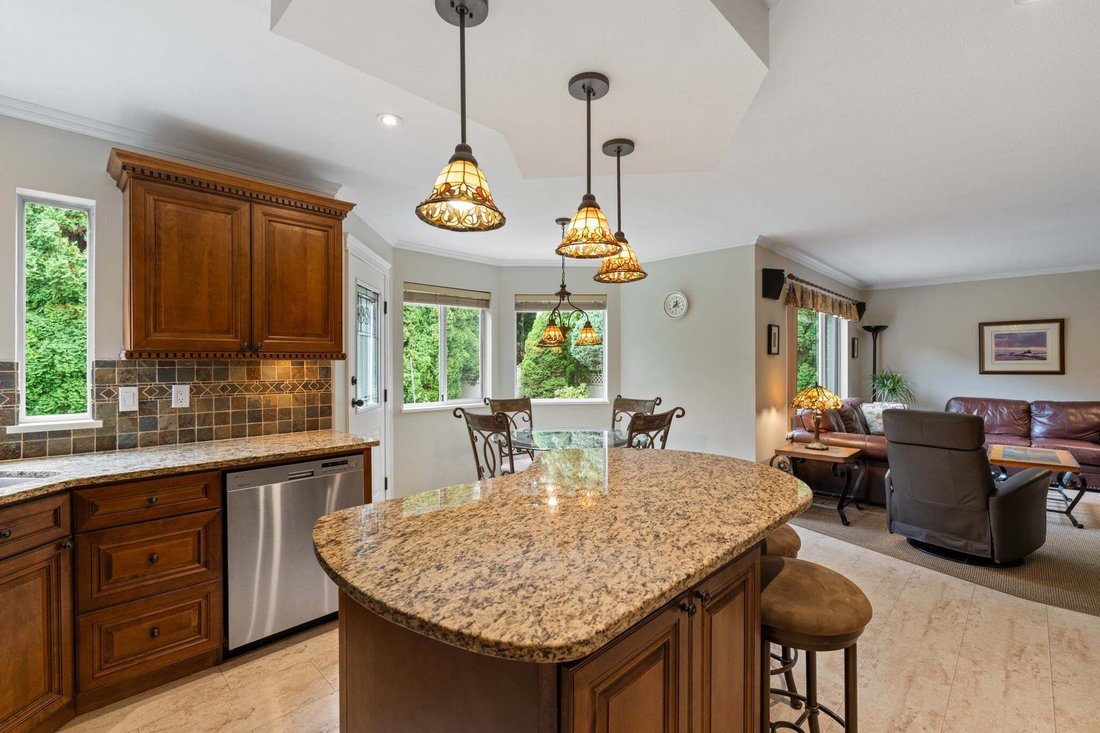 House in Surrey, British Columbia, Canada 4 - 18998939