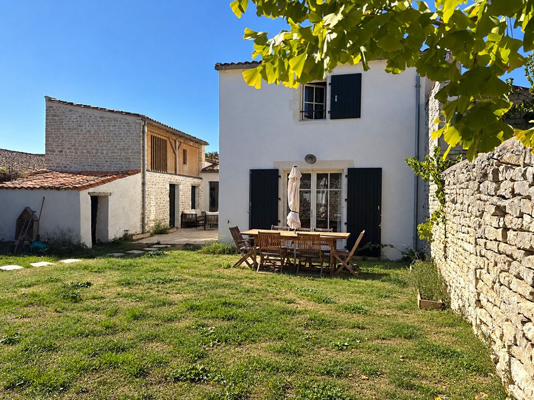 House in Sainte-Marie-de-Ré, Nouvelle-Aquitaine, France 1 - 18999041