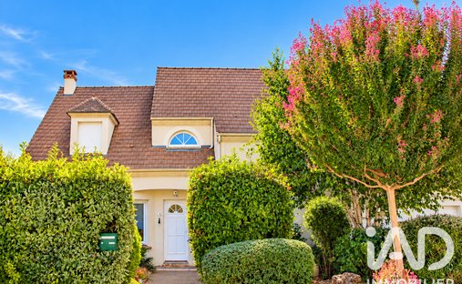 House in Ballancourt-sur-Essonne, Ile-de-France, France 1