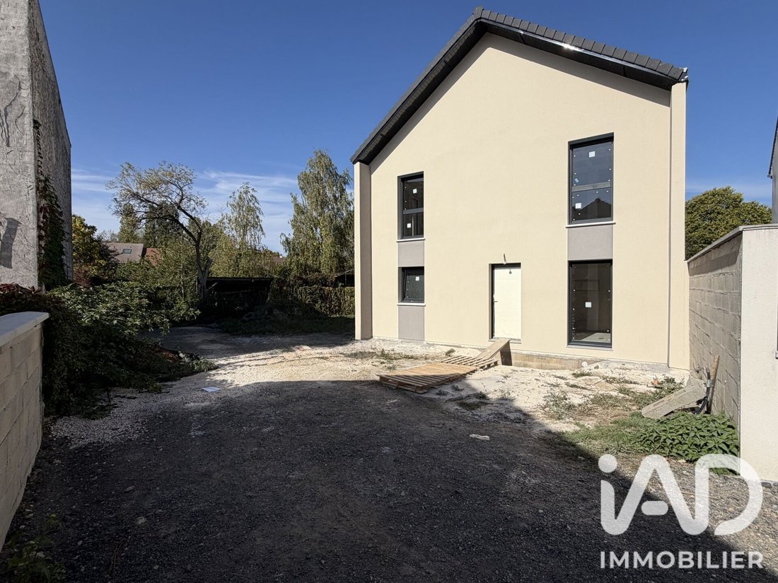 House in Serris, Ile-de-France, France 2 - 18999855