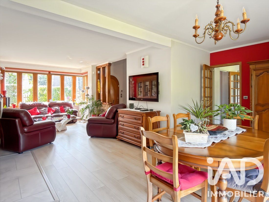 House in Est Nord Ouest Sud, Emerainville, France 4 - 18999871