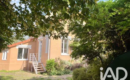 House in Centre-Voltaire, Asnières-sur-Seine, France 1