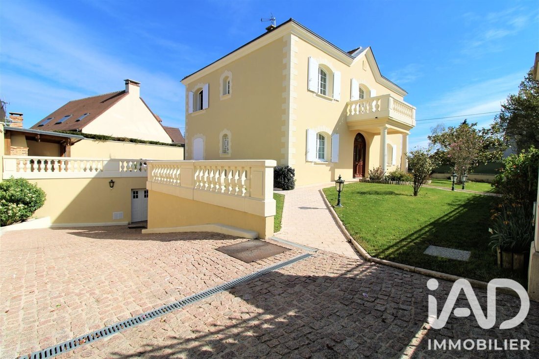 House in Le Reveillon, Villecresnes, France 2 - 18999946