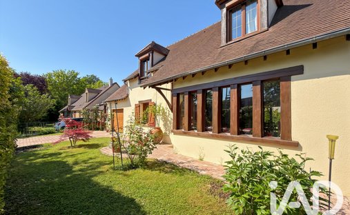 House in Est Nord Ouest Sud, Emerainville, France 1