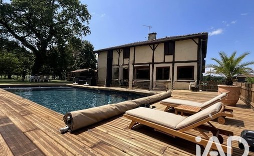 House in Ousse-Suzan, Nouvelle-Aquitaine, France 1